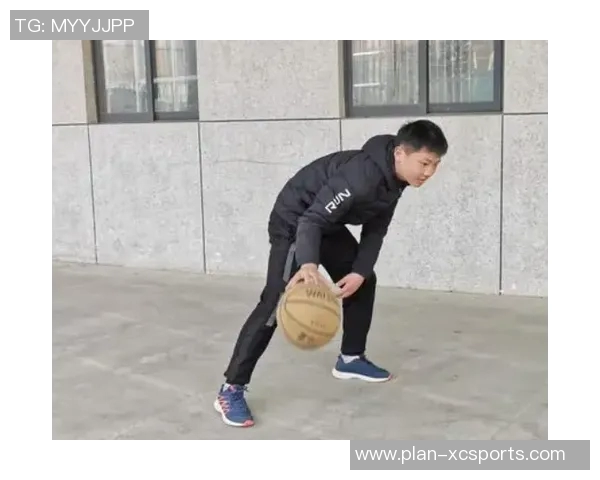篮球明星在家打篮球的趣味时刻与训练心得分享